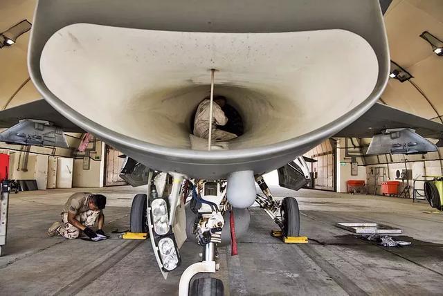 美军送给伊军的f16战斗机,一个月需要维护三次,才能平稳飞行