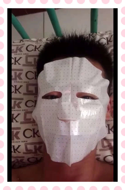 男人敷错面膜纸就算了,那个大白菜一叶子算怎么回事啊?