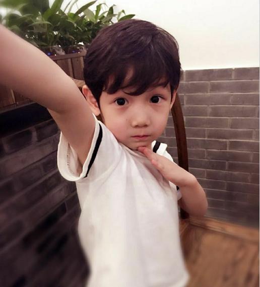 杨烁对儿子杨雨辰哪里只是严厉他不仅是渣爹简直都不配当父亲