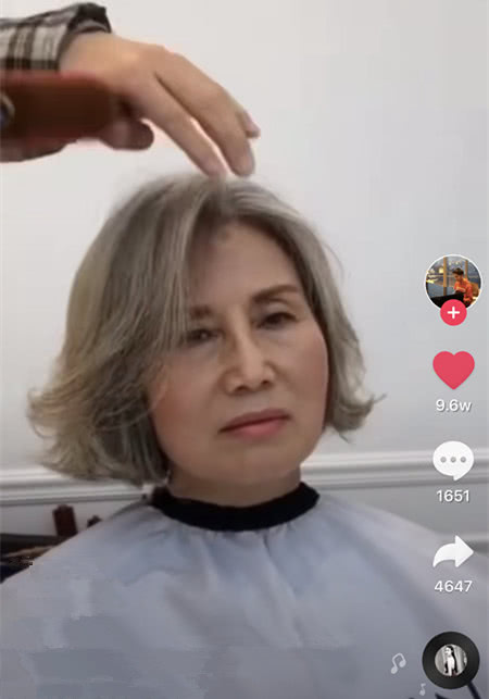 等这个奶奶做完头发后,大家可以看到这个发型看上去真的是非常的减龄