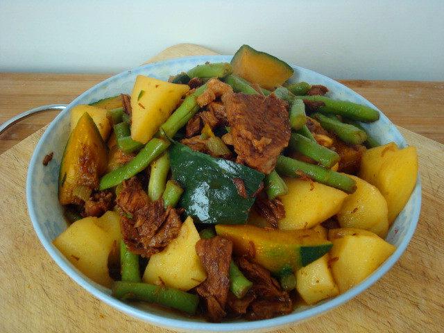 教你在家做土豆豆角南瓜大烩菜,营养全面,四季皆宜,家人喜爱