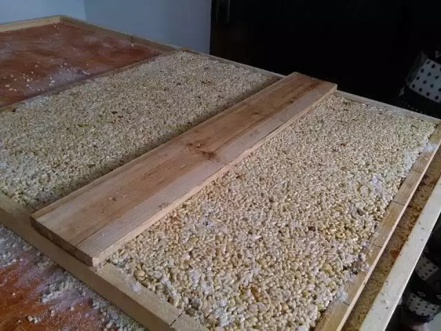 每逢春节,客家人都要制作一些米橙过年,俗称"打米橙"