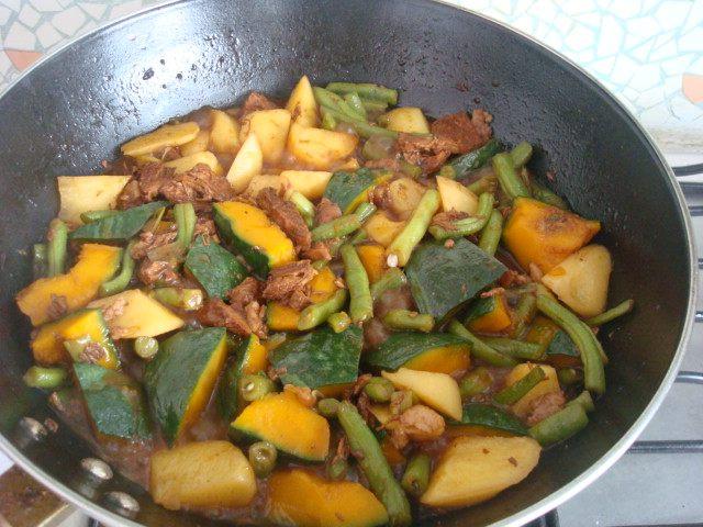 教你在家做土豆豆角南瓜大烩菜,营养全面,四季皆宜,家人喜爱