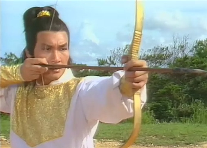 李亚鹏的郭靖,虽然被骂的声音很大,但这个射雕姿势还是挺标准的08版胡