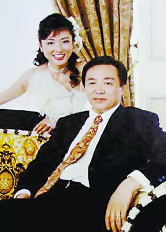 她曾是央视最美主持人,16次主持春晚,女儿却成心中永远的痛