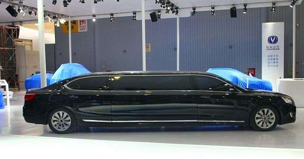 长安版"劳斯莱斯"亮相,比宾利豪华,车长超7米配红酒吧台