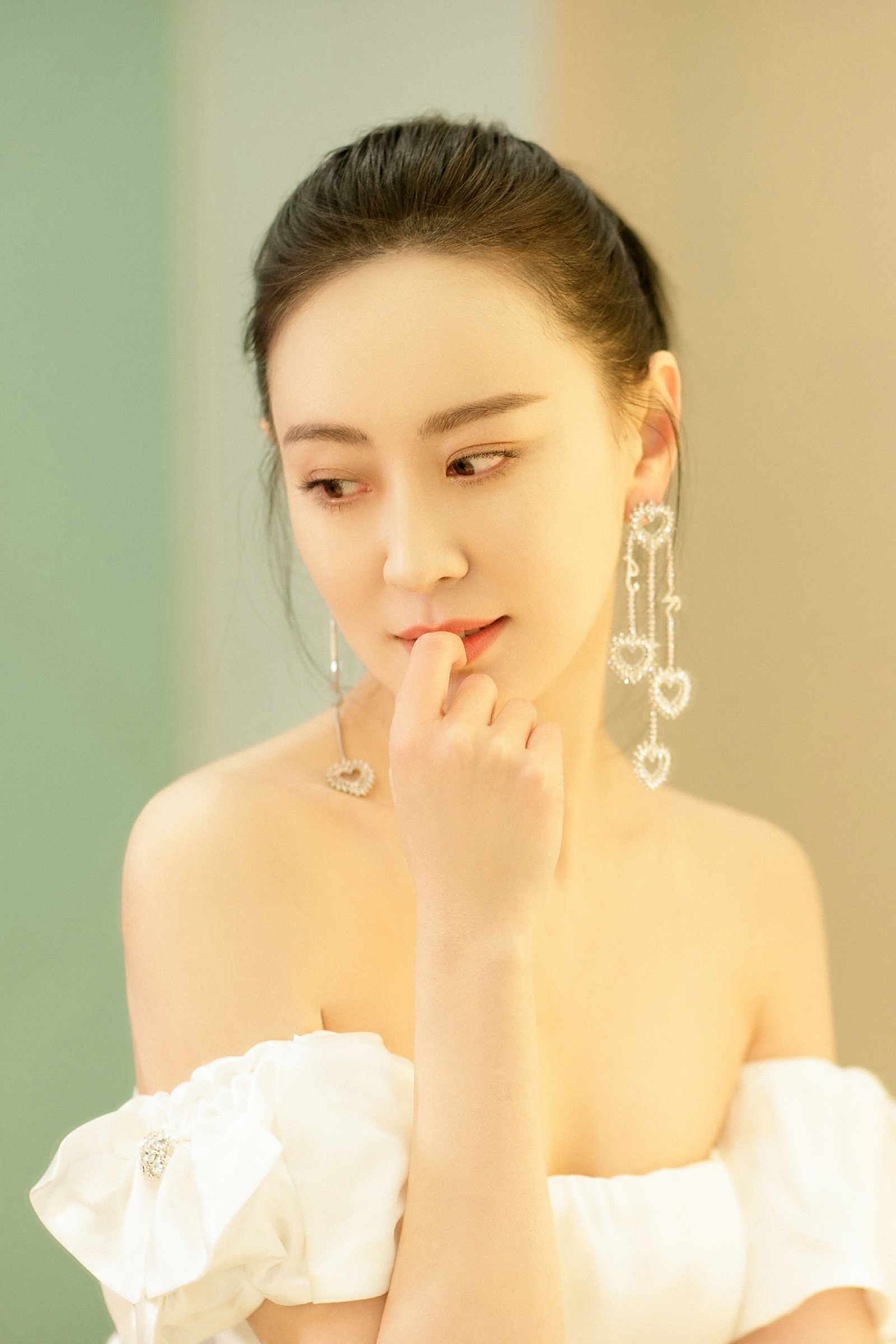 王乐君亮相跨年晚会直角肩惊艳女神范max