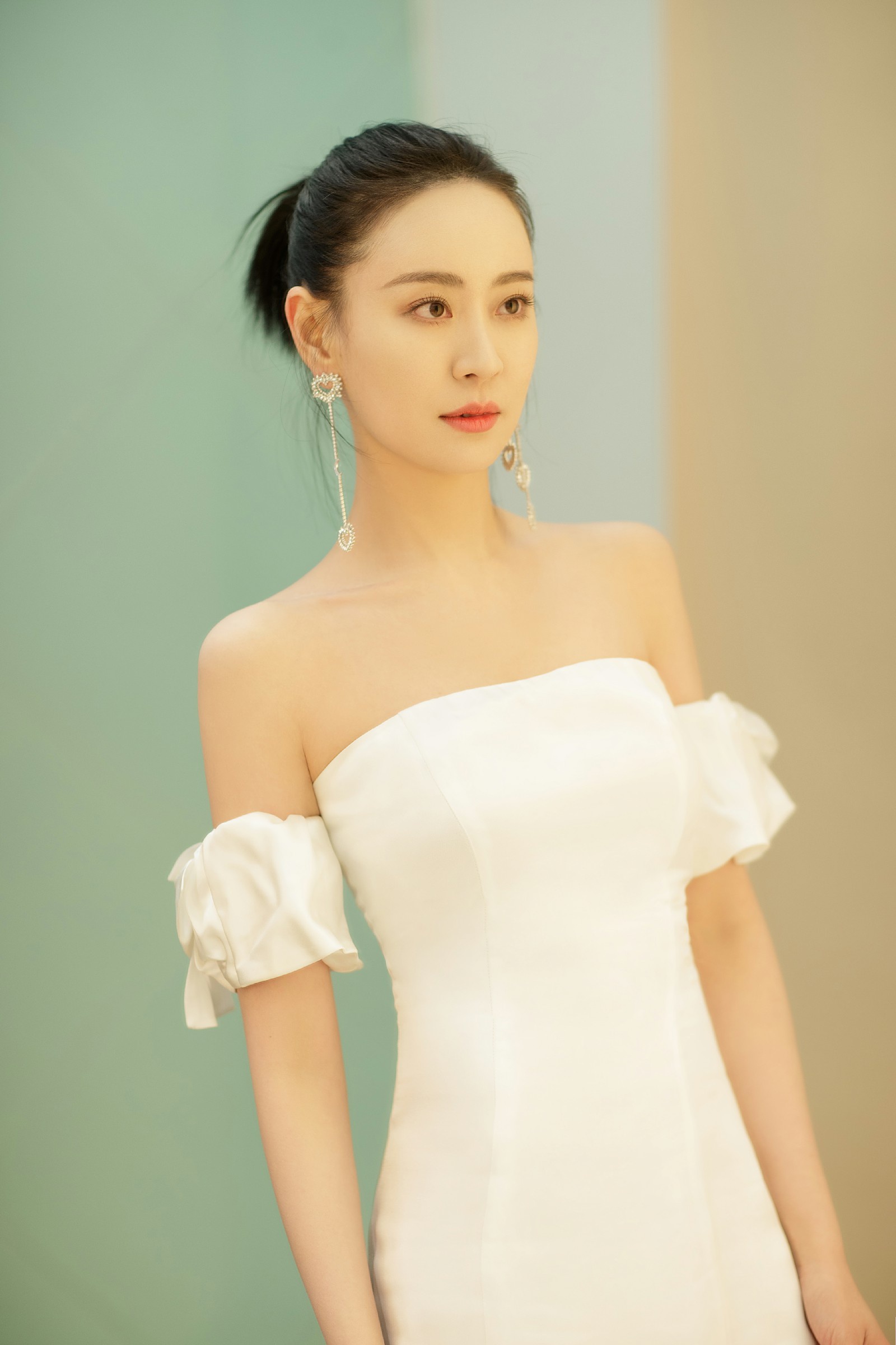 王乐君亮相跨年晚会直角肩惊艳女神范max