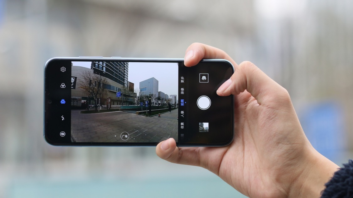 4800万超广角ai三摄 创新屏幕技术 华为畅享10s元旦迎钜惠