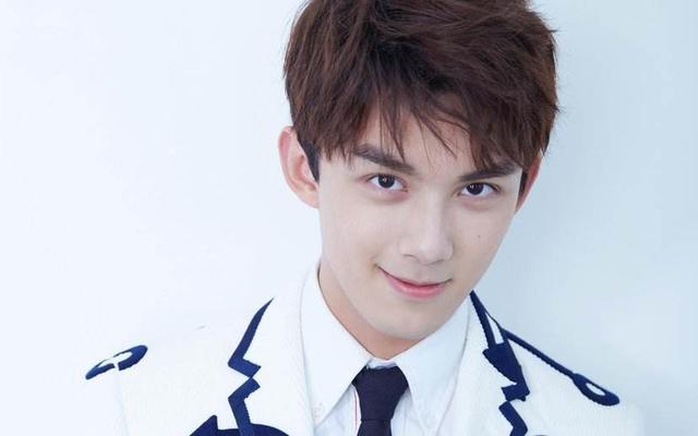 吴磊20岁生日兴奋晒驾照,生日造型超级搞怪逗笑粉丝