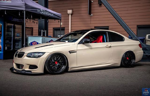 这辆宝马335i拥有让车主得意的天使眼打造优雅系风格改装