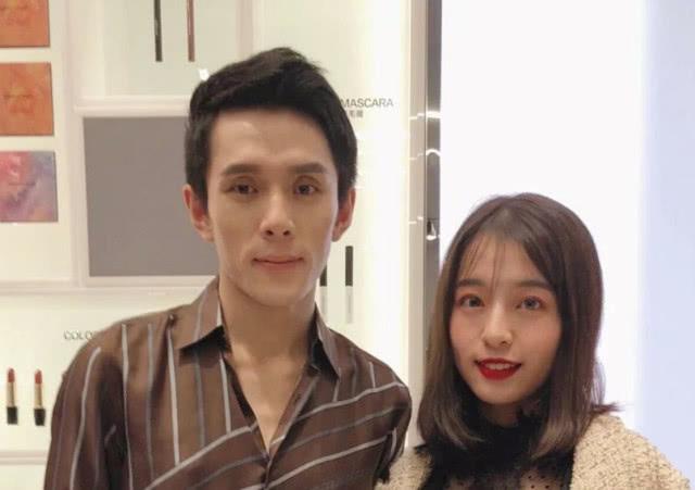 李佳琦路人照曝光,原来拿命直播不是骗人,真实颜值直戳泪点