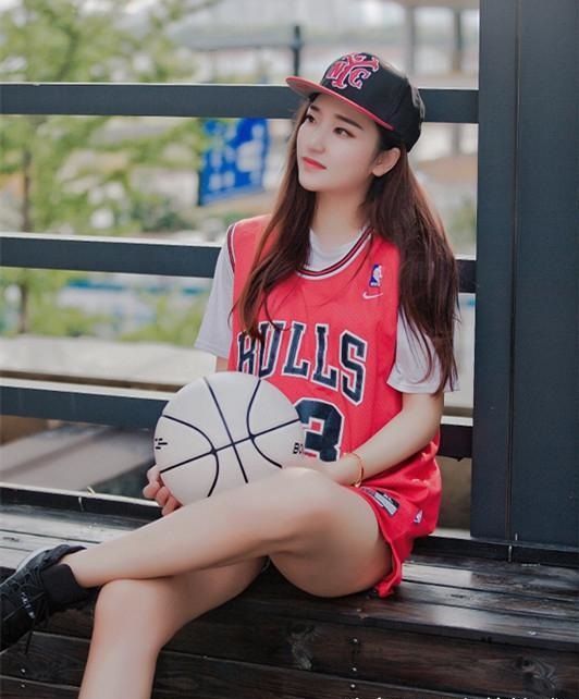 1993年林雪慧出生于浙江温州,她在很小的时候,对篮球就有这很高的天赋