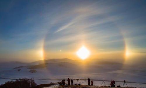 2019年最后一天 吉林天空现三个太阳奇景 网友:后裔快来|幻日|奇景