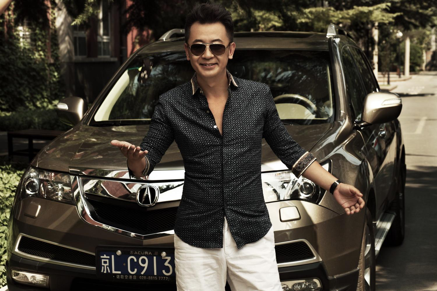 黄海波感慨发文告别2019,疑要崛起,妻子透露他正在筹备新剧