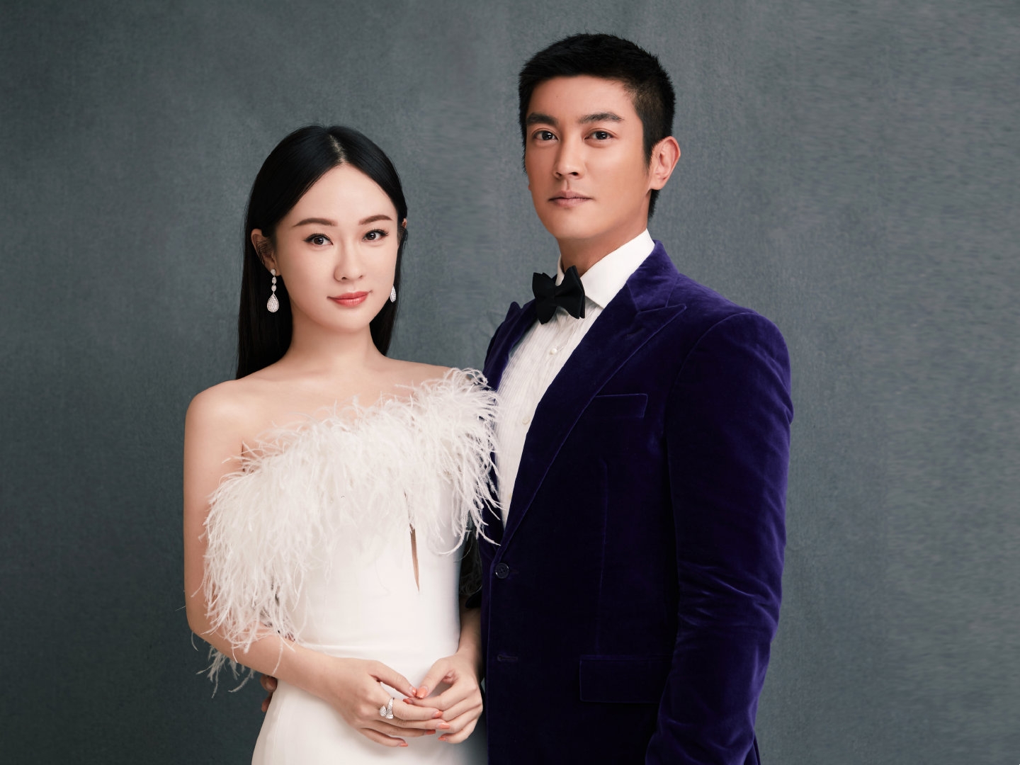 霍思燕太给杜江长脸!一袭白色羽毛裙亮相央视,美的大气又高级