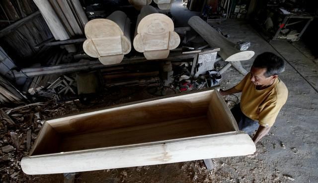 想不明白,农村棺材为啥是一头大一头小,而不是方方正正的呢?