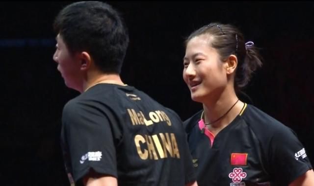 朱雨玲致命发球被裁判提醒,樊振东打得对手崩溃