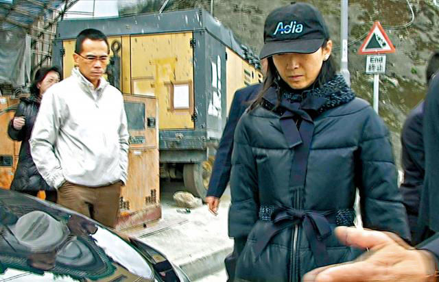 五十岁的王俪桥当了26年豪门媳妇,自始至终都与"壕"无缘,她平日爱素颜