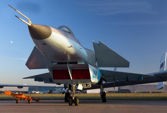 米格1.44战斗机:涂抹吸波涂层部分隐身,2000年首飞后项目取消了