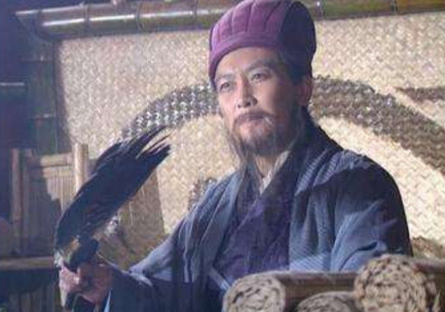 诸葛亮为什么不论哪个季节手里都会拿着羽扇原来背后有这深意