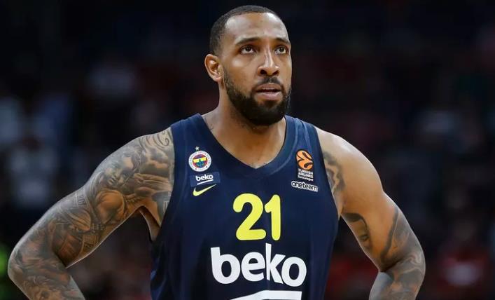 德里克-威廉姆斯:为签约费内巴切拒绝多份nba球队报价