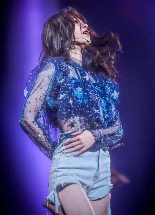 别看鞠婧祎才76斤但穿紧身衣裤跳舞时巨性感这曲线真绝了