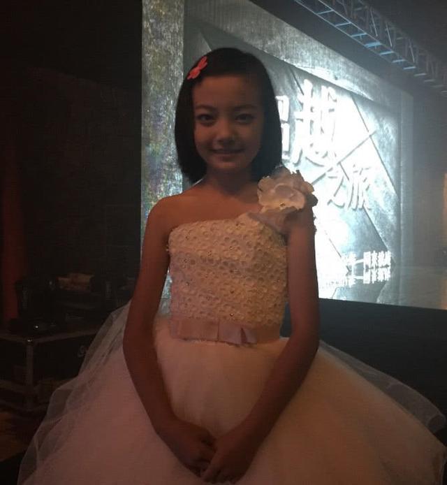 10岁女孩被称"小赵薇",脸型完全一模一样,就像赵薇亲女儿|周美君|赵薇