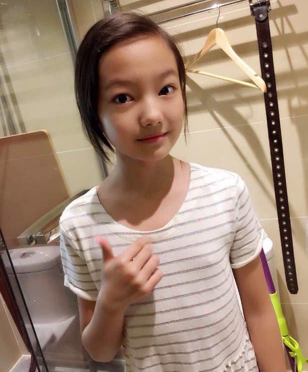 10岁女孩被称"小赵薇",脸型完全一模一样,就像赵薇亲女儿|周美君|赵薇