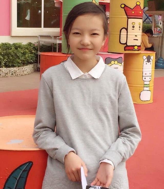 10岁女孩被称"小赵薇",脸型完全一模一样,就像赵薇亲女儿|周美君|赵薇