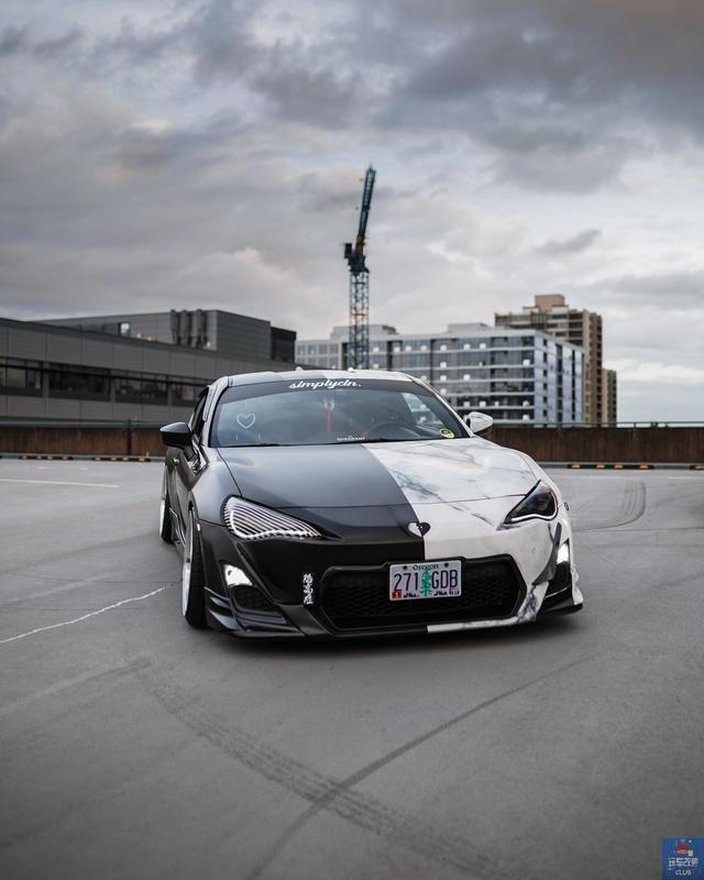 "白色大理石与缎面黑"双拼色的丰田86,打造唯一个性化姿态-新浪汽车