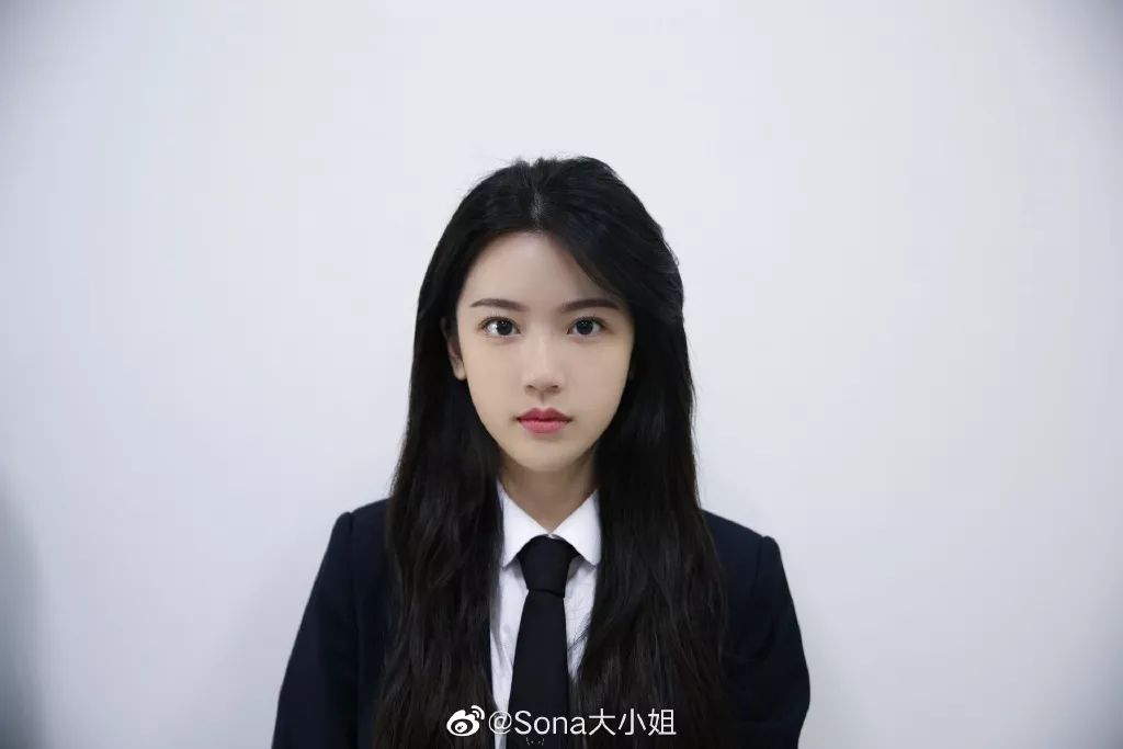 黑尾酱标签:鬼马少女黑尾酱曾经鬼马百变的风格很受大家欢迎,后来开始