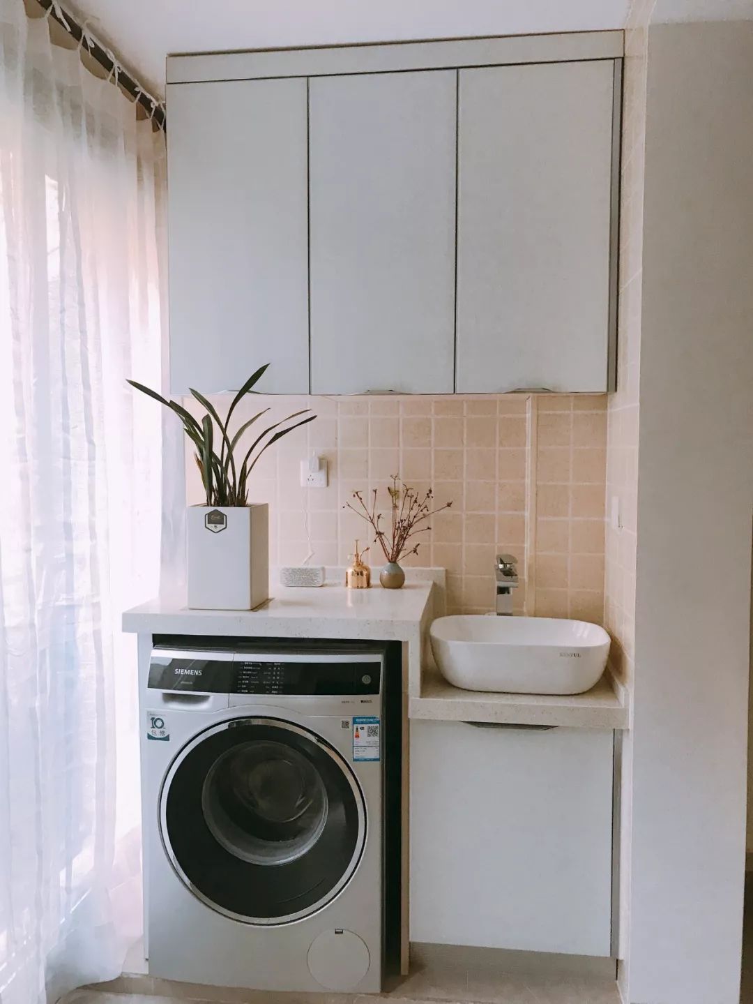 阳台装上洗手盆,实用方便,简洁美观|阳台|吊柜_新浪新闻