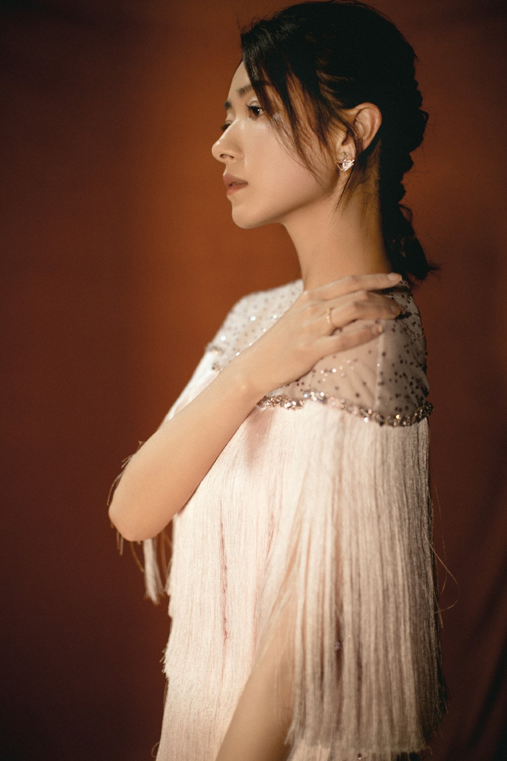 她为拍戏吃下300多个馄饨,今穿流苏蛋糕裙,远胜当年的范冰冰