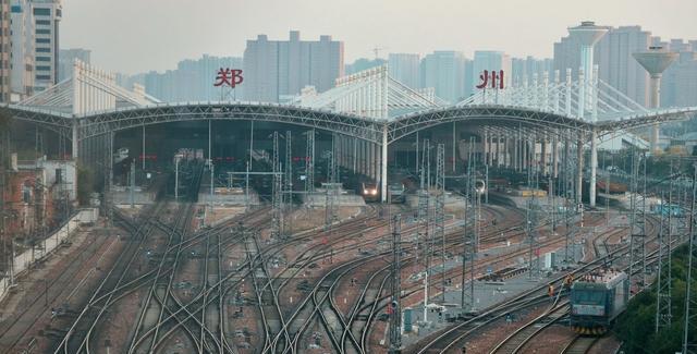 河南省的这座火车站素有中国铁路客运的"心脏"之称——郑州站
