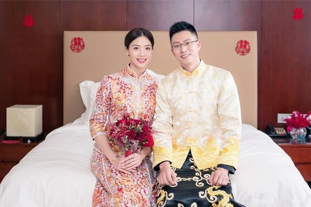 在步入婚姻殿堂之后,魏秋月离开了女排前线退居幕后,她为中国女排所