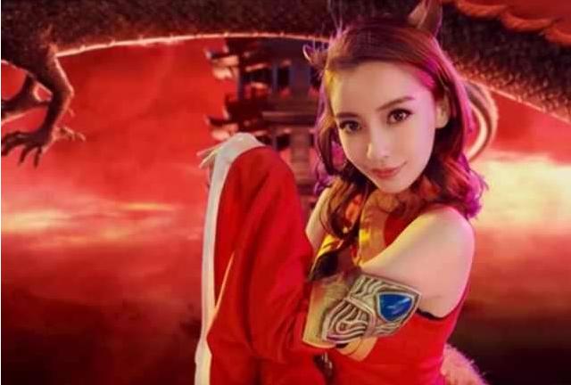 杨颖在扮演完"王者荣耀"里面的雅典娜以后,还cos过妲己呢.