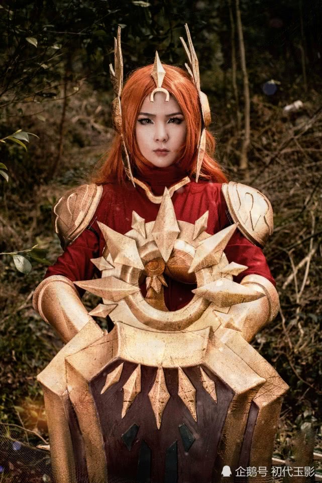 cosplay曙光女神蕾欧娜:对不起我出得太肉了你们都打不动