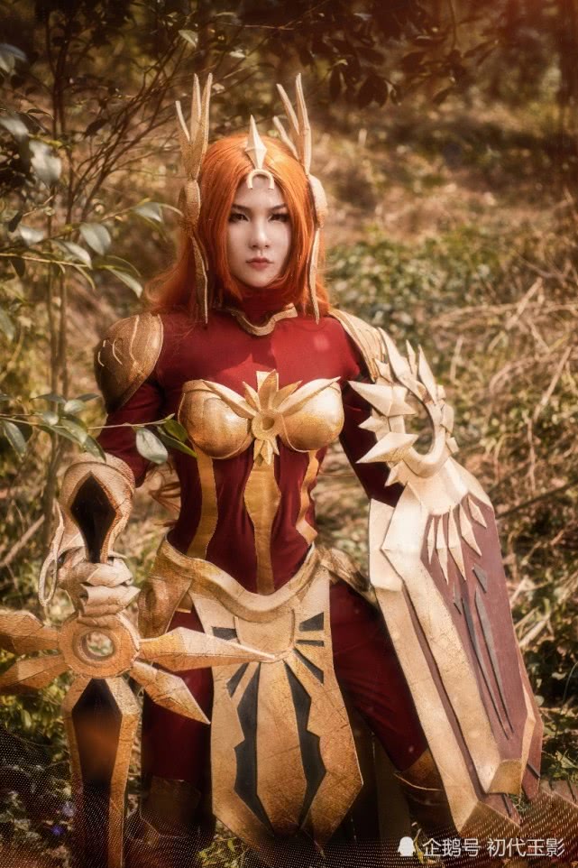 cosplay曙光女神蕾欧娜:对不起我出得太肉了你们都打不动
