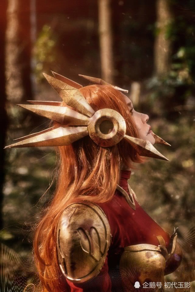 cosplay曙光女神蕾欧娜:对不起我出得太肉了你们都打不动