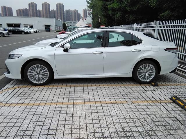 凯美瑞混动版本不受欢迎了？2.5L居然卖不过2.0L