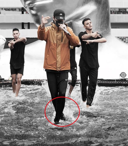 王一博水中跳舞浑身湿透当他提裤子时动作让粉丝耳尖泛红