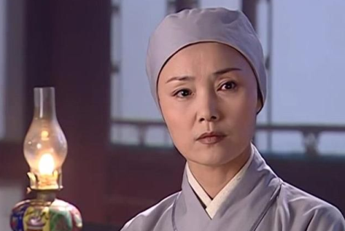 《还珠格格3》小燕子朋友众多,却为何在生气时去找皇后和容嬷嬷