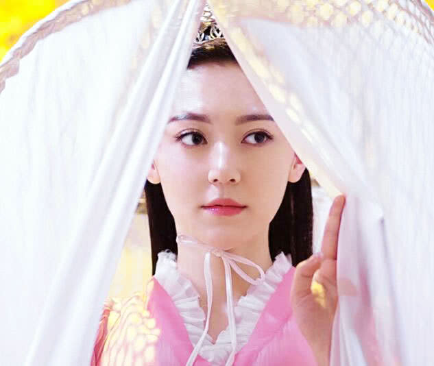 其实,除了以上这些美女明星外,黄杨钿甜饰演的小楚乔,南笙饰演的兰