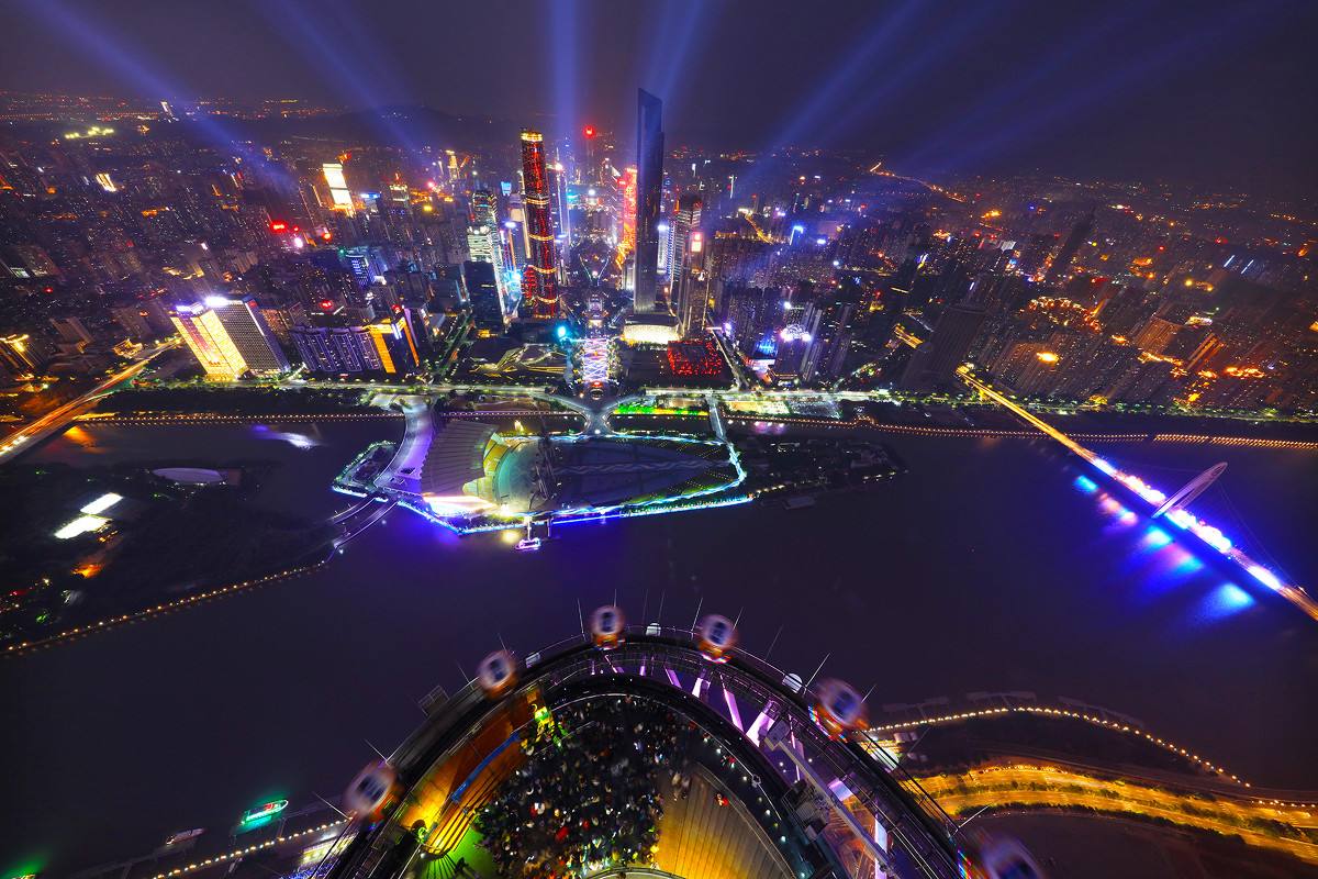 深圳gdp2025突破6万亿_霸气!深圳一个区立“小目标”:2025年GDP1万亿≈整区铺50元大钞