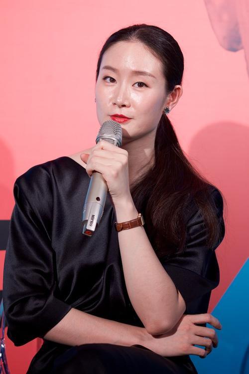 35岁王亚彬近照曾演过乡村爱情中的王小蒙原来她是舞蹈家