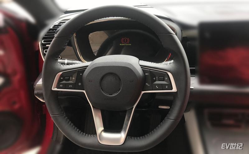 比亚迪汉实车内饰曝光 环抱式设计质感豪华