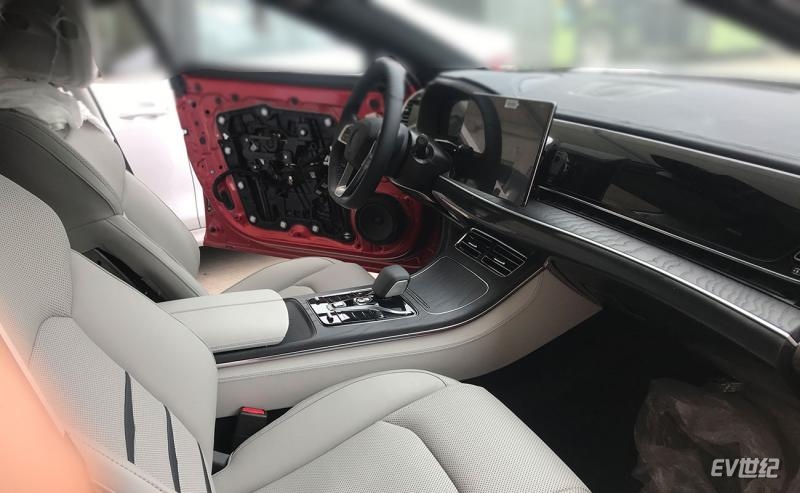 比亚迪汉实车内饰曝光 环抱式设计质感豪华