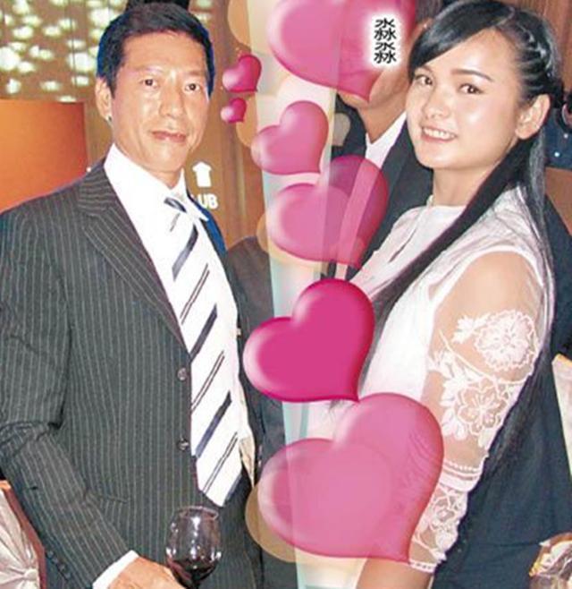 56岁张耀扬近照,与小25岁女友罕见秀恩爱,已视对方为结婚对象