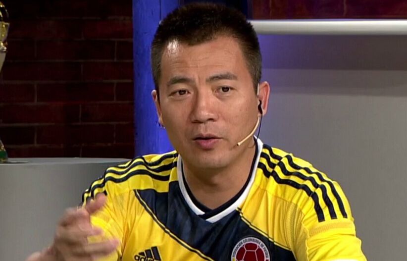 黄健翔是当时最火的足球评论员,为啥突然从央视辞职?有何内幕?